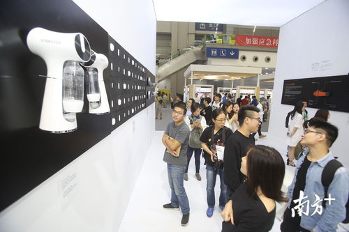 第六屆深圳國際工業(yè)設(shè)計(jì)大展 AI機(jī)器人、無人機(jī)與智能穿戴引領(lǐng)軟件開發(fā)新潮流